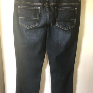 American Eagle women’s cropped jeans